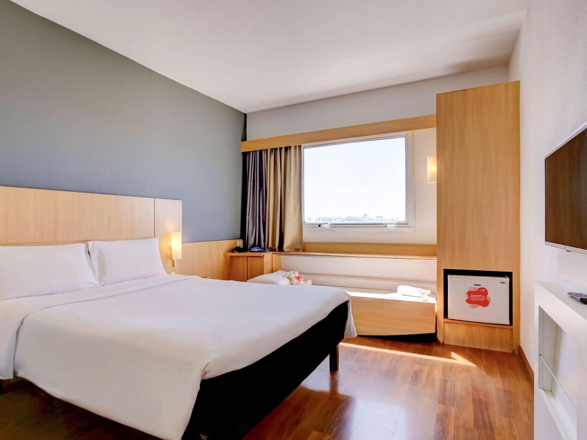Ibis Vitoria Praia Do Canto Εξωτερικό φωτογραφία
