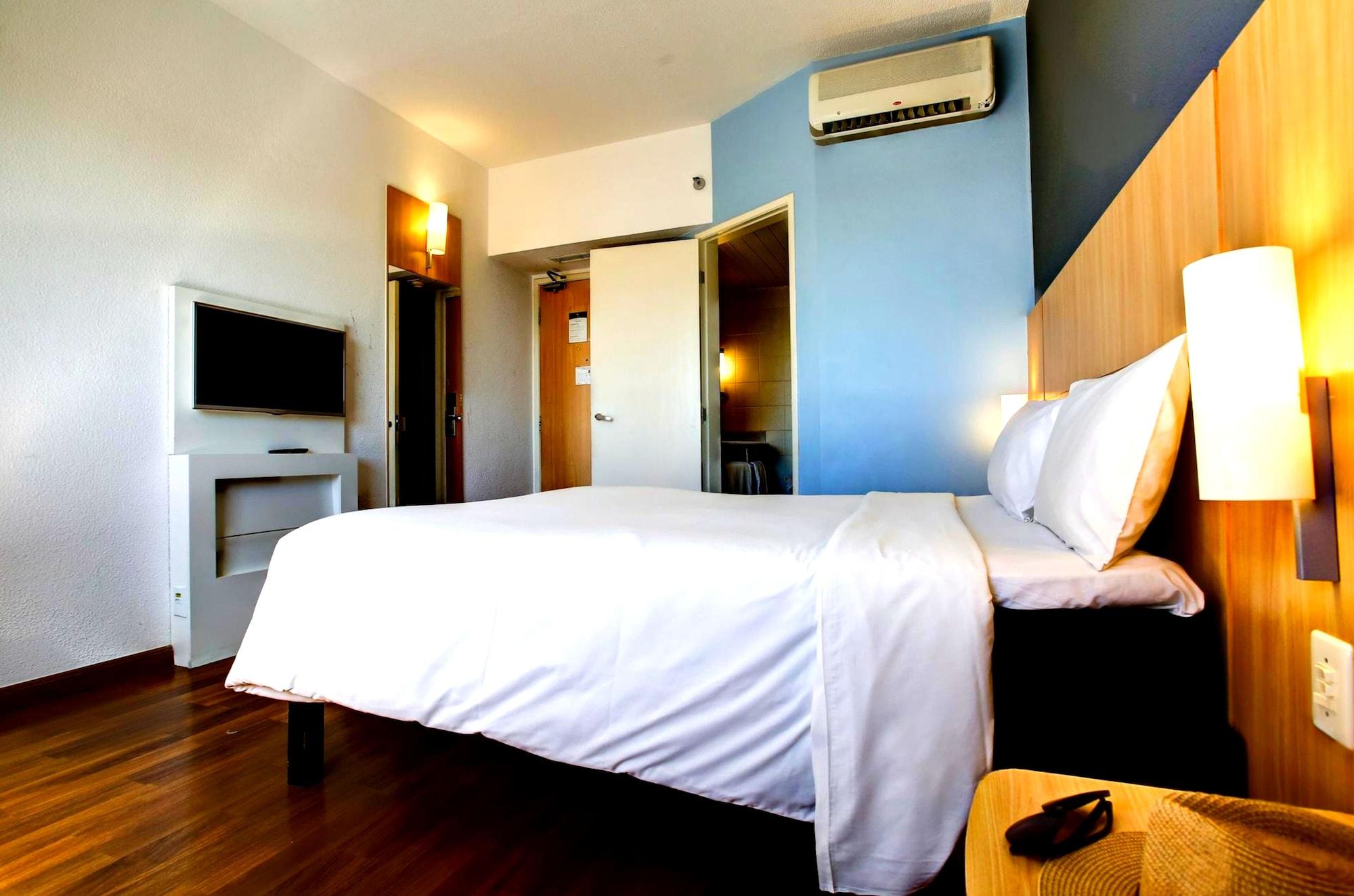 Ibis Vitoria Praia Do Canto Εξωτερικό φωτογραφία