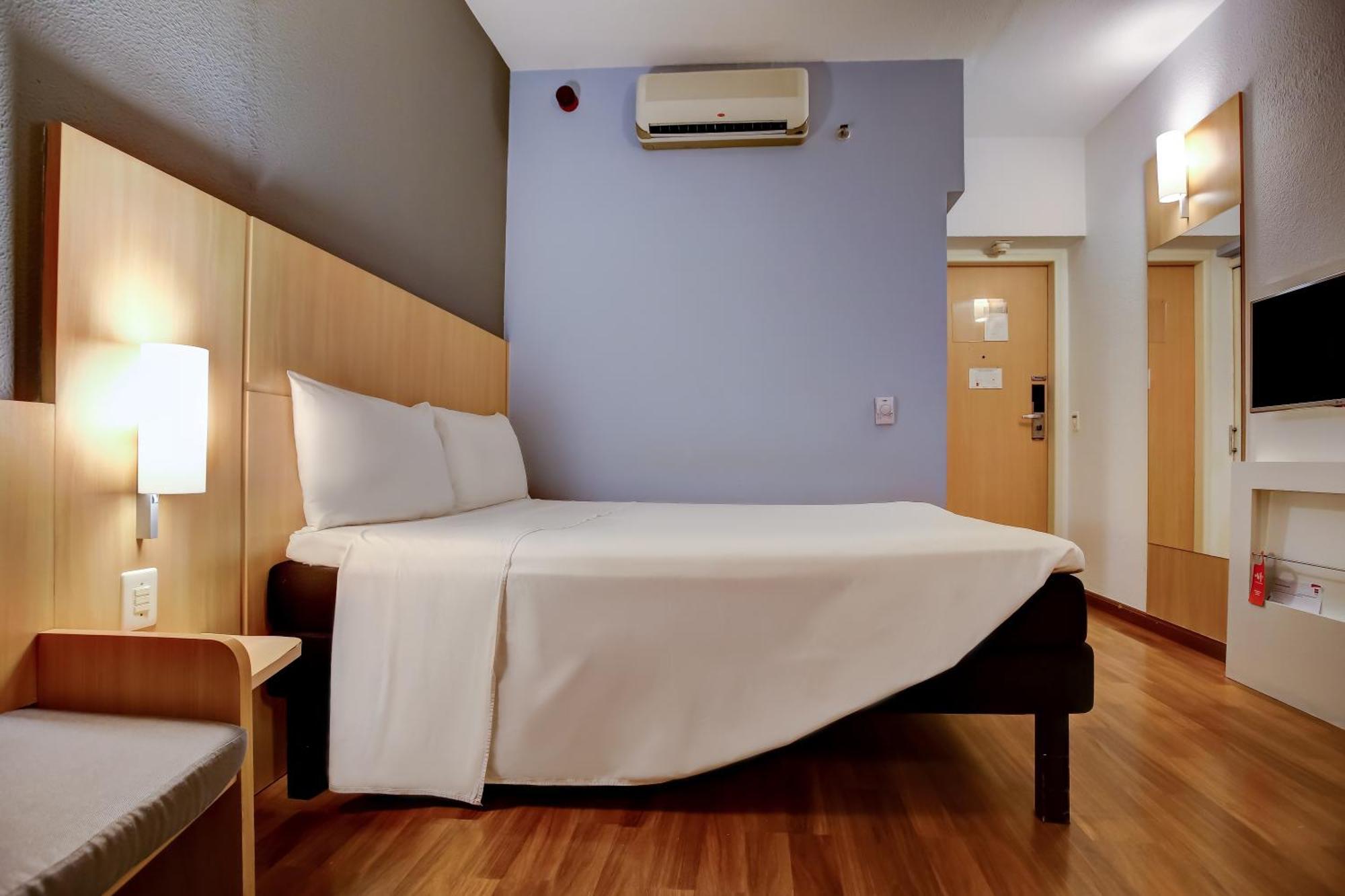 Ibis Vitoria Praia Do Canto Εξωτερικό φωτογραφία
